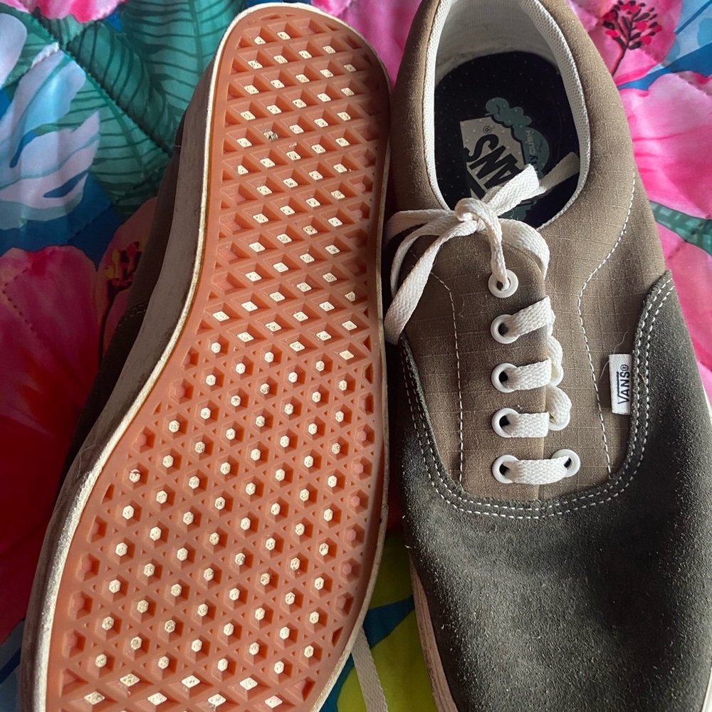 (Vans)